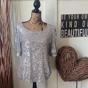 Cable & Gauge Gold Sequin Short Sleeve Top